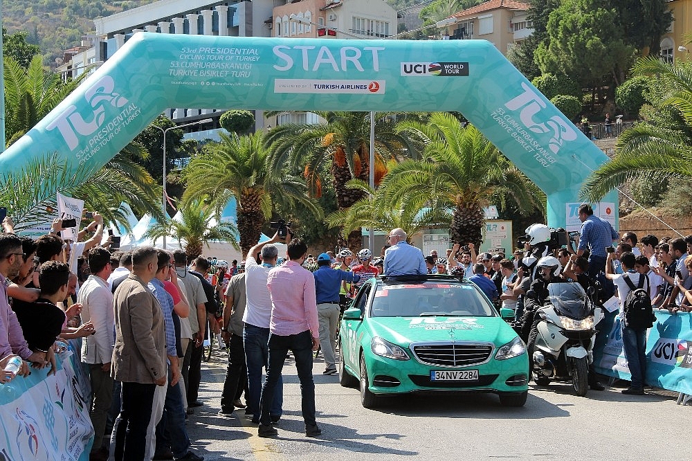 Cumhurbaşkanlığı Bisiklet Turu Alanya'da start aldı