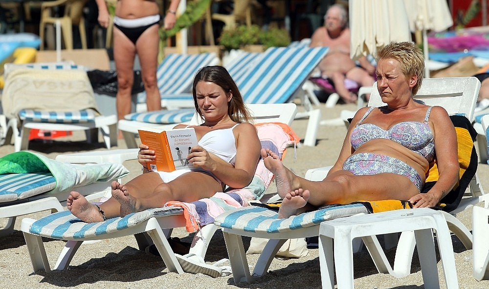 Doğuda kar Alanya'da deniz keyfi