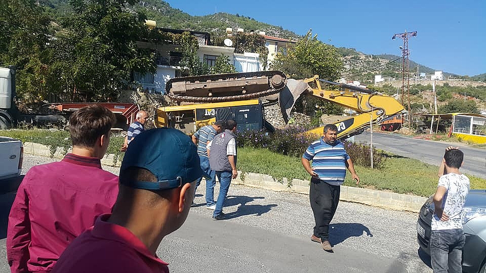 Freni boşalan tır, faciaya yol açıyordu!