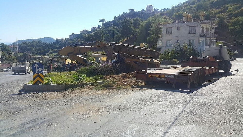 Freni boşalan tır, faciaya yol açıyordu!