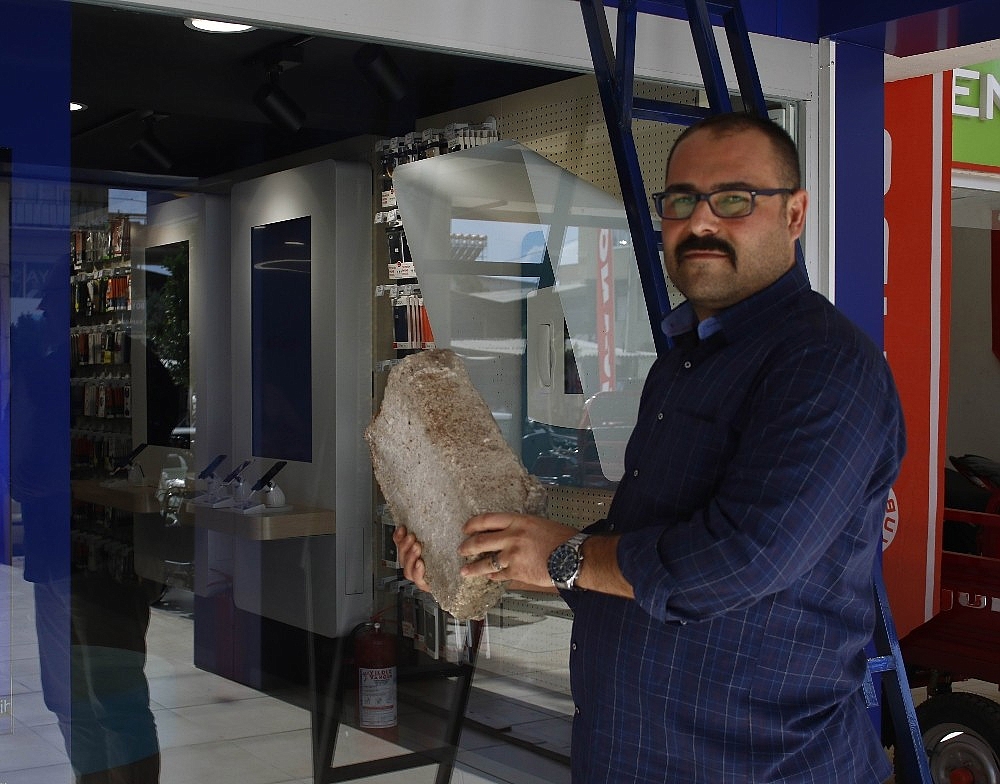 Hırsızı yerde bıraktığı kan yakalattı