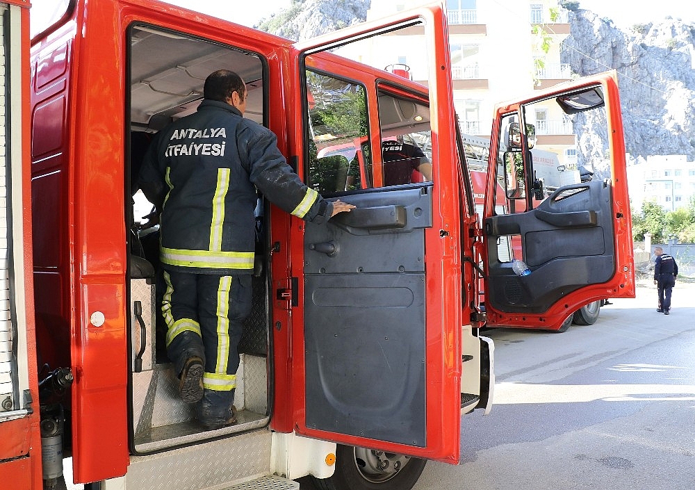 Huzurevindeki tatbikatı gerçek sanan komşular itfaiyeye haber verdi! (Videolu)