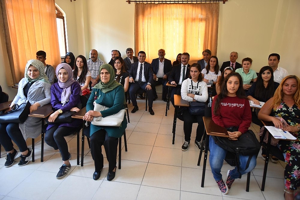 Kepez'de üniversiteye hazırlık kursları açıldı