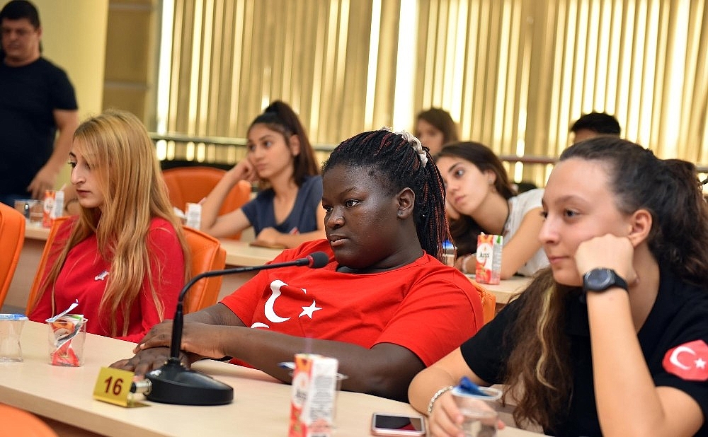 Kepezli öğrenciler dünyaya açılıyor