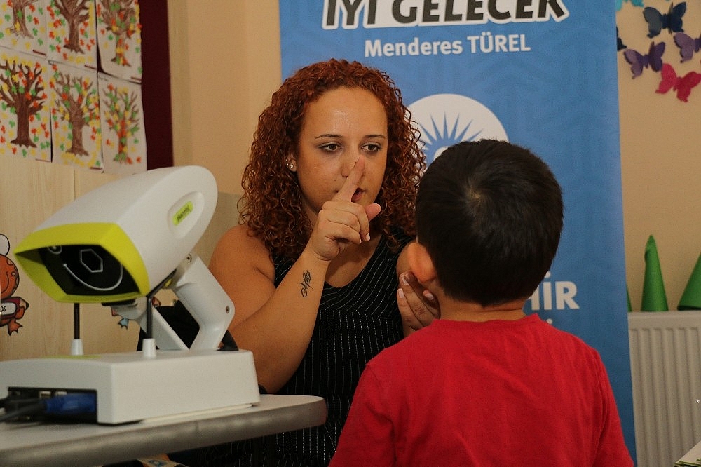 Kreşteki miniklere göz taraması