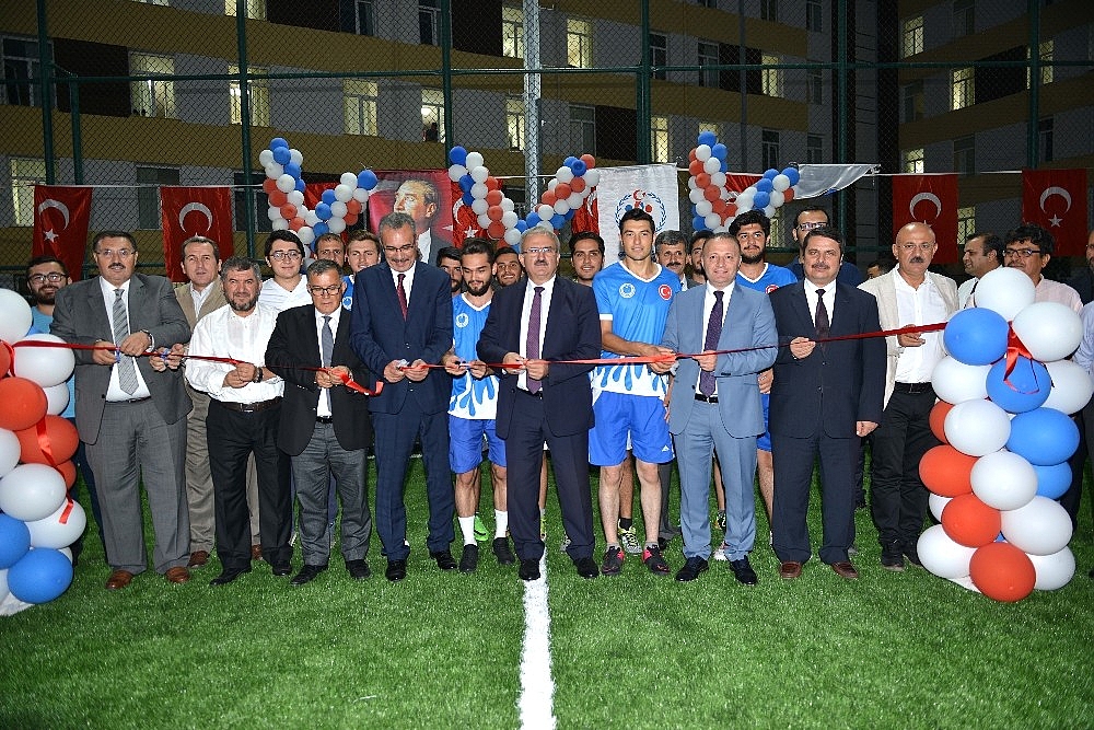 KYK'da kalan öğrencilere aşure ikram edildi