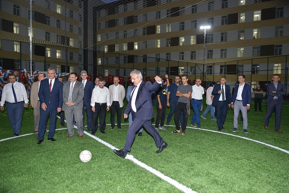 KYK'da kalan öğrencilere aşure ikram edildi