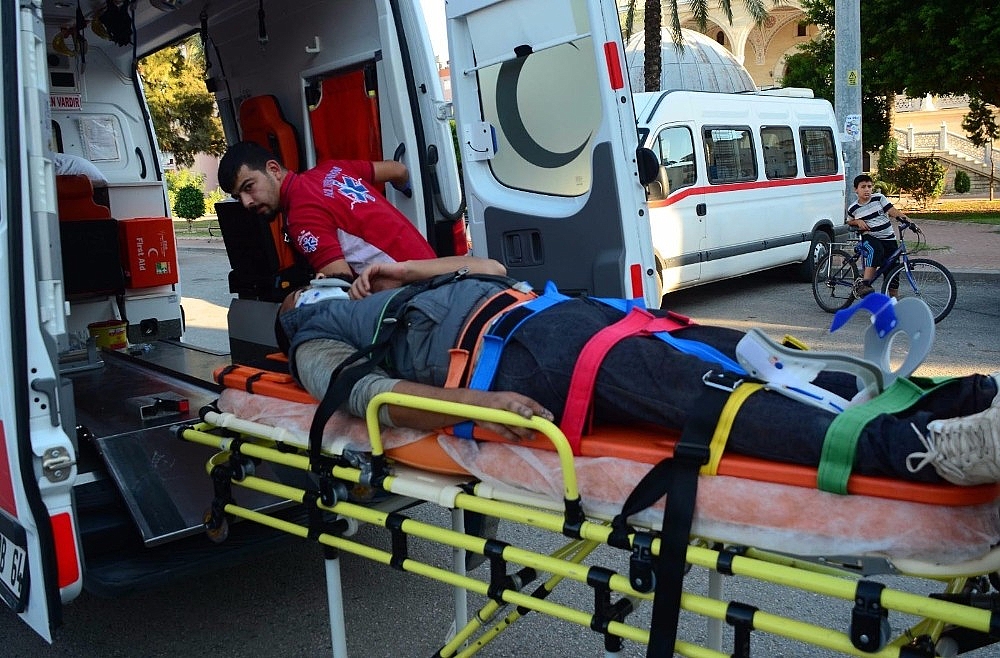 Manavgat'ta motosiklet kazaları: 4 yaralı!