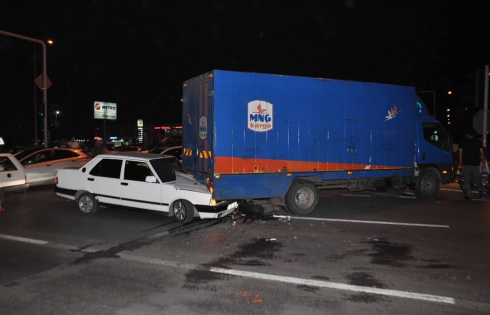 Manavgat'ta trafik kazaları: 2 yaralı!
