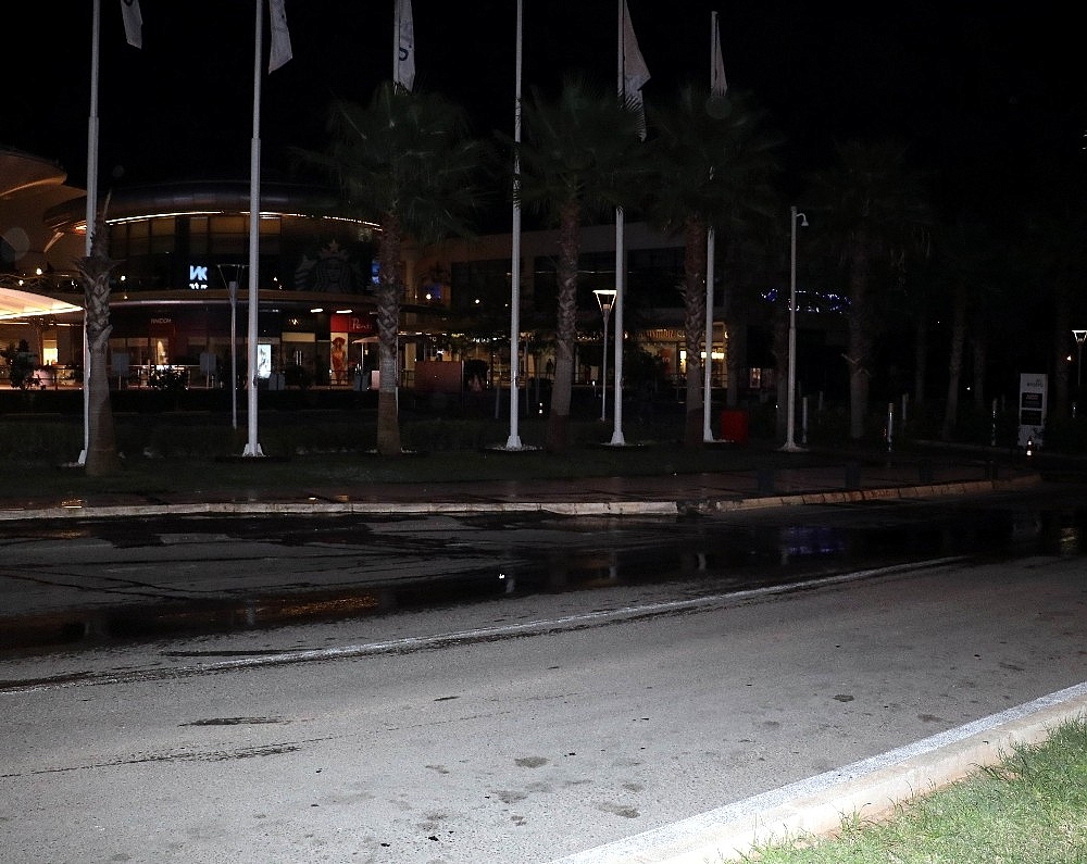 Otomobilin çarptığı kadın polis ağır yaralandı! (Videolu)
