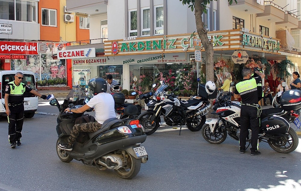Polisten motosiklet denetimi! (Videolu)