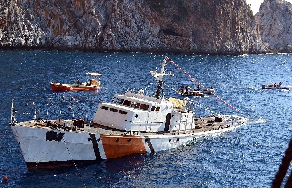 Sahil Güvenlik Gemisi dalış turizmi için batırıldı