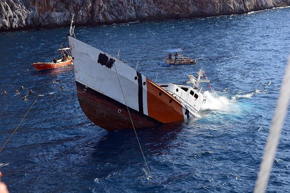 Sahil Güvenlik Gemisi dalış turizmi için batırıldı