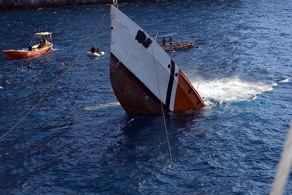 Sahil Güvenlik Gemisi dalış turizmi için batırıldı