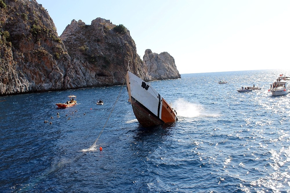 Sahil Güvenlik Gemisi dalış turizmi için batırıldı