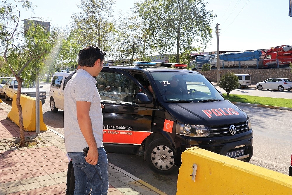 Servisteki polis otosundan GPRS'ten 'trafikte' sinyali alınınca polis alarma geçti
