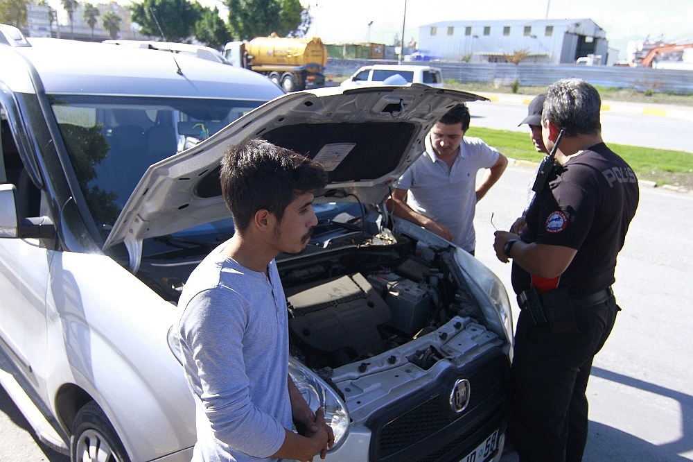 Servisteki polis otosundan GPRS'ten 'trafikte' sinyali alınınca polis alarma geçti