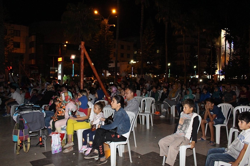 Sinema tırı Kumluca'da