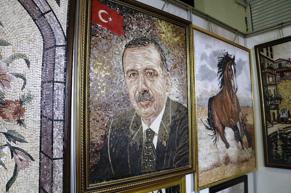 Suriyeliler,mozaikle Cumhurbaşkanı Erdoğan'ın tablosunu yaptı (Videolu)