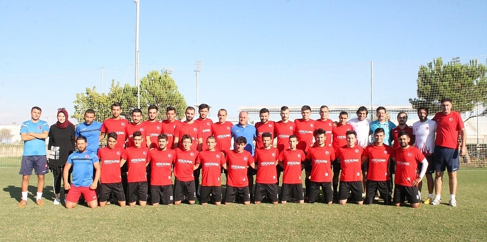 Türkiye işitme Engelliler Milli Futbol Takımı kampa girdi