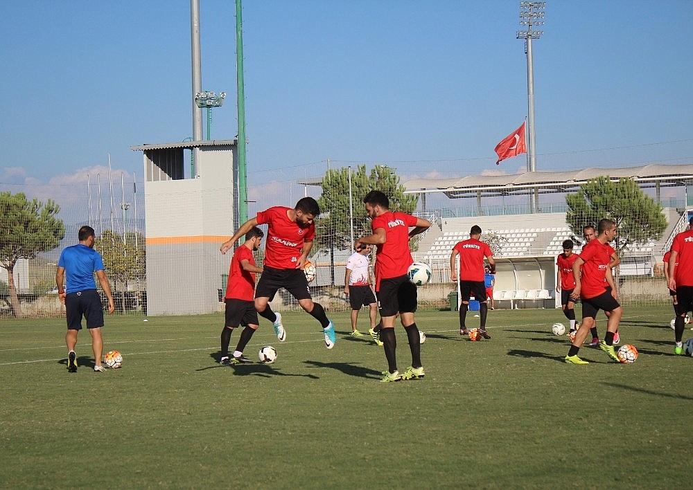 Türkiye işitme Engelliler Milli Futbol Takımı kampa girdi