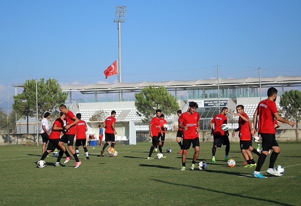 Türkiye işitme Engelliler Milli Futbol Takımı kampa girdi