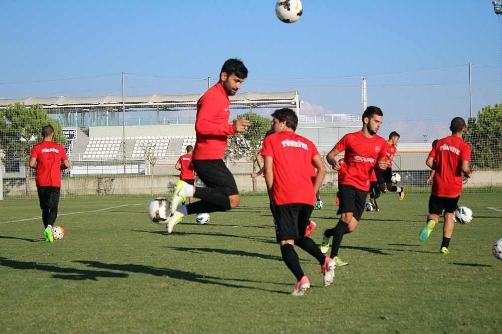 Türkiye işitme Engelliler Milli Futbol Takımı kampa girdi
