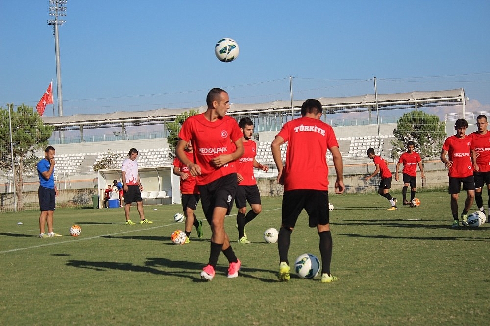 Türkiye işitme Engelliler Milli Futbol Takımı kampa girdi