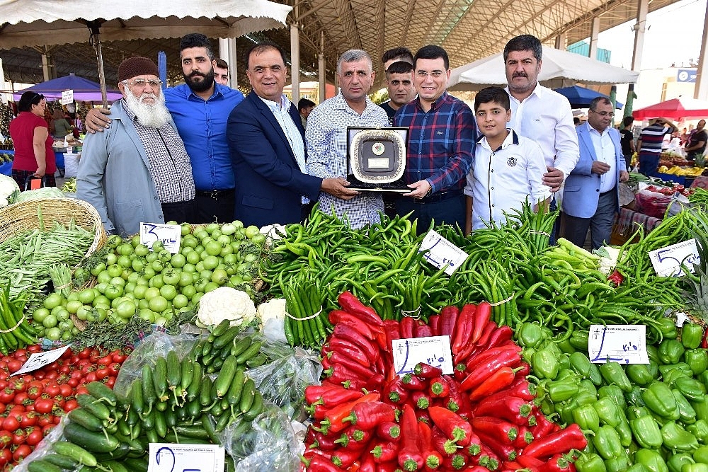 Tütüncü, aşure dağıttı