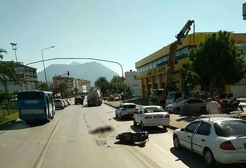 Yakıt tankeri ile elektrikli motosiklet çarpıştı: 1 ölü