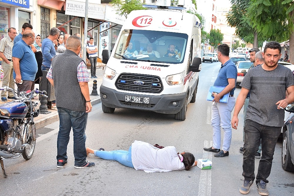 Yolun karşısına geçerken hastanelik oldular!