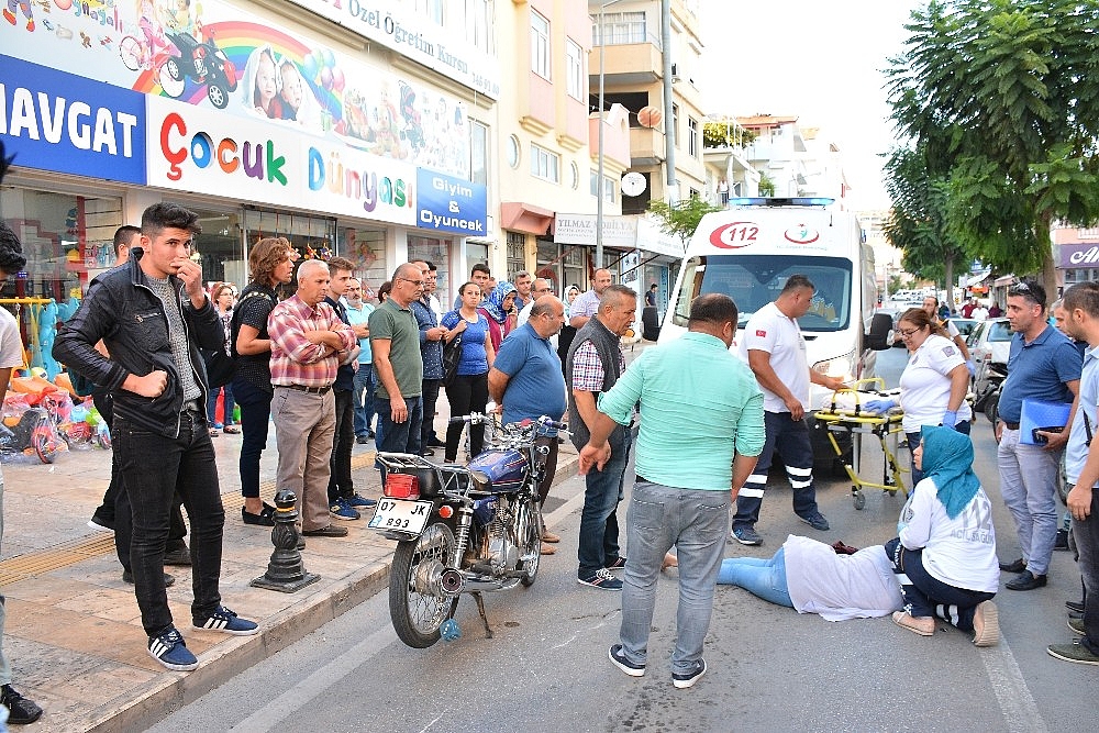 Yolun karşısına geçerken hastanelik oldular!