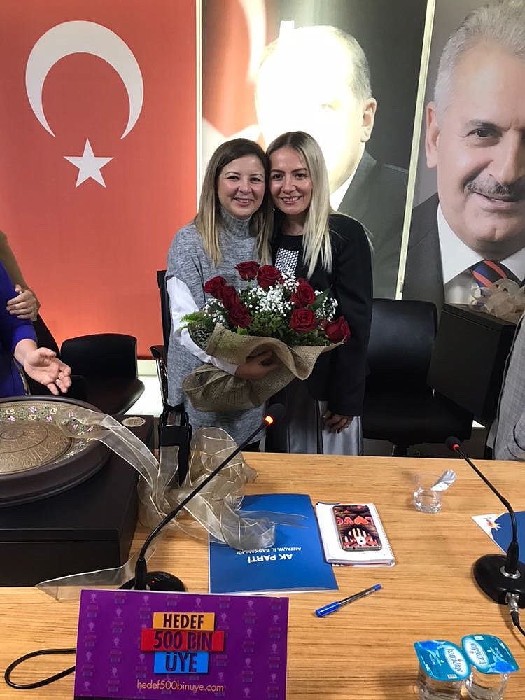 Ak Parti Antalya İl Kadın Kollarında görev devir teslimi