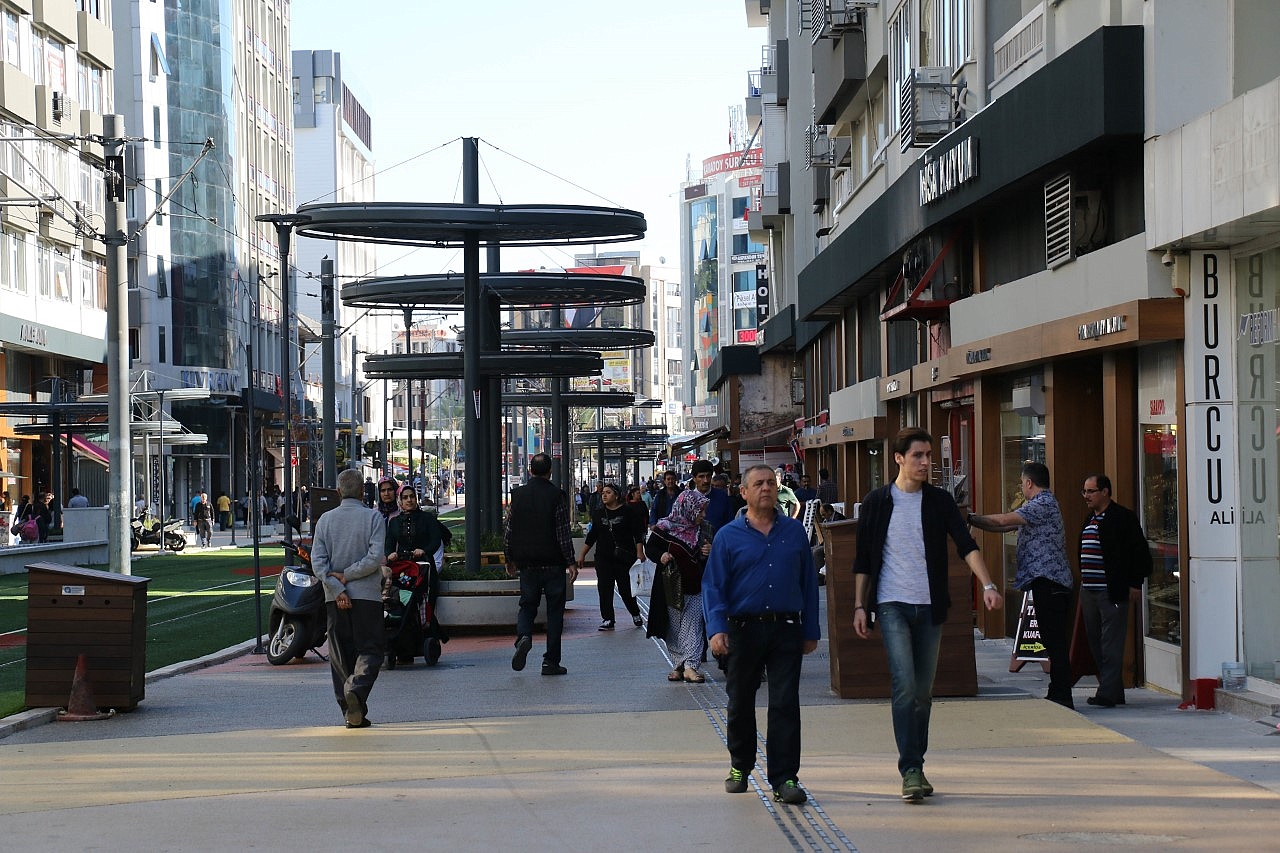 'Efsane Cadde' pırlanta gibi oldu