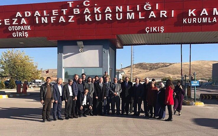 Sümer'den siyasi nezakete davet