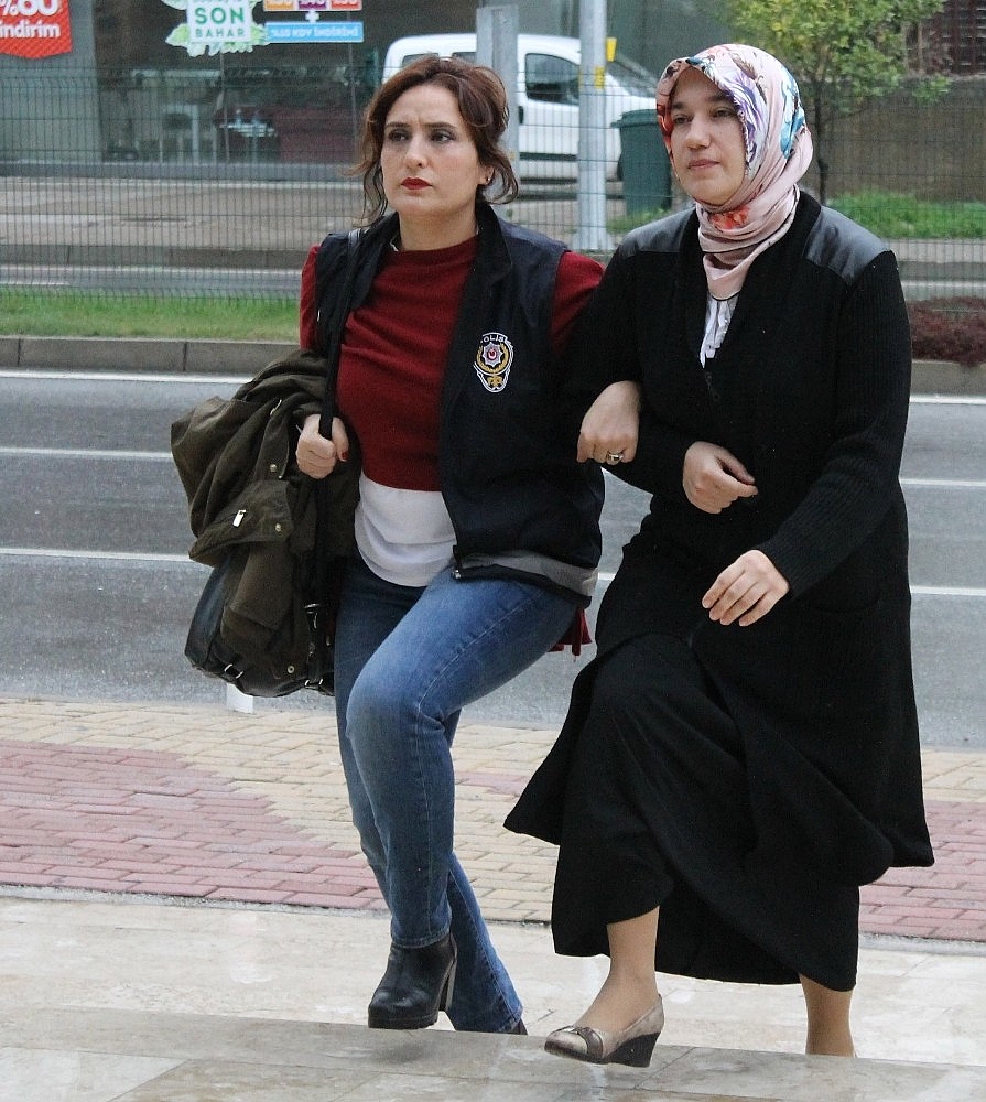 Alanya'da FETÖ'den aranan kadın öğretmen Balıkesir'de yakalandı (videolu)