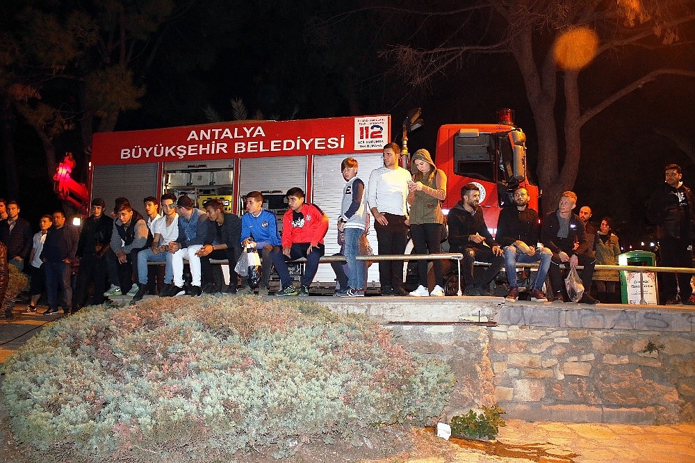 Antalya'da 20 metrelik uçurumda kurtarma operasyonu! (Videolu)