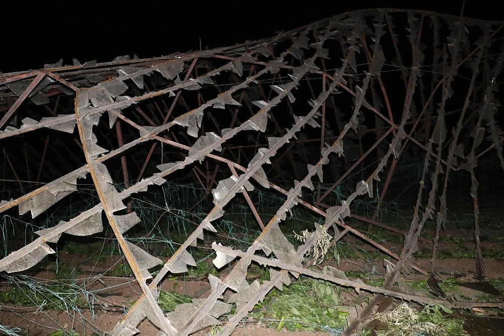Antalya'da 3 ilçede aynı anda hortum çıktı, 31 kişi yaralandı! (Videolu)