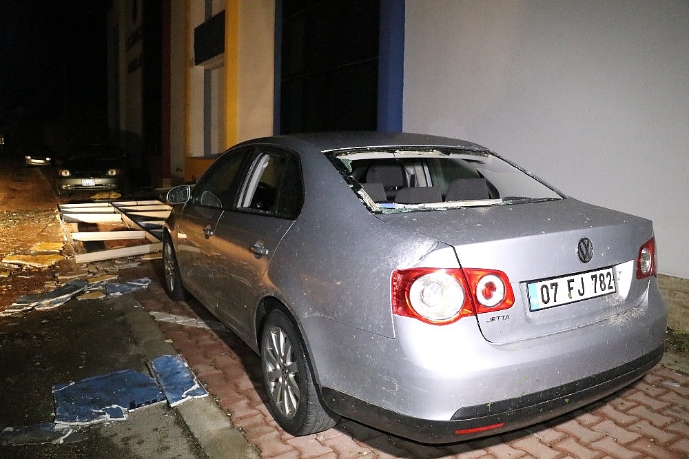 Antalya'da 3 ilçede aynı anda hortum çıktı, 31 kişi yaralandı! (Videolu)