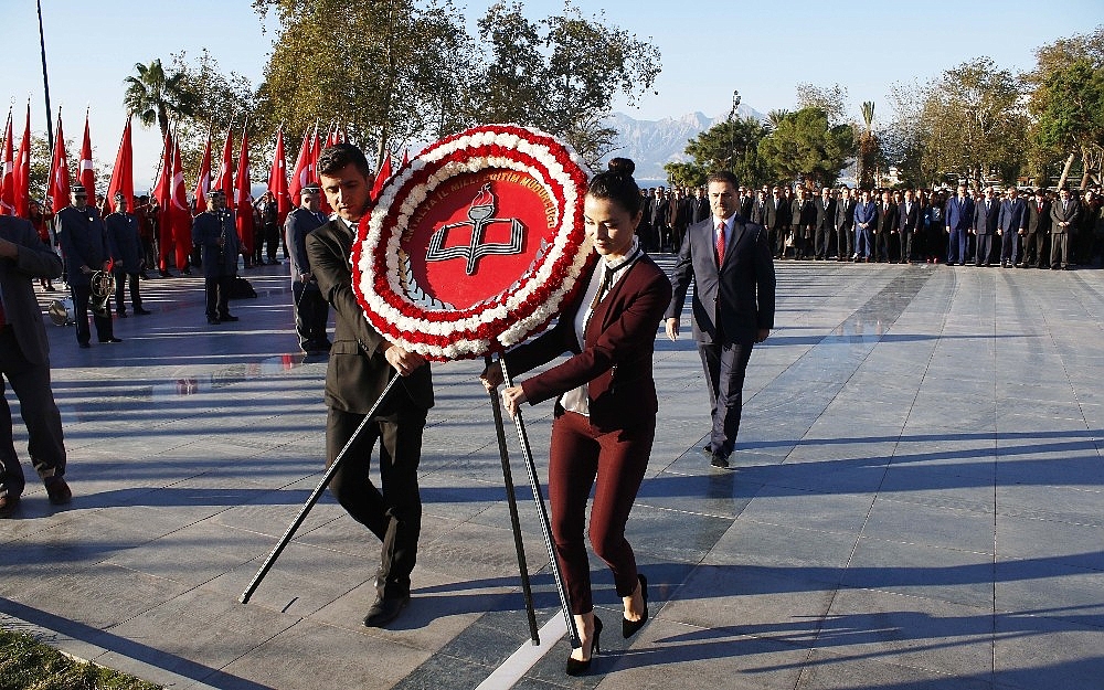 Antalya'da Öğretmenler Günü kutlaması