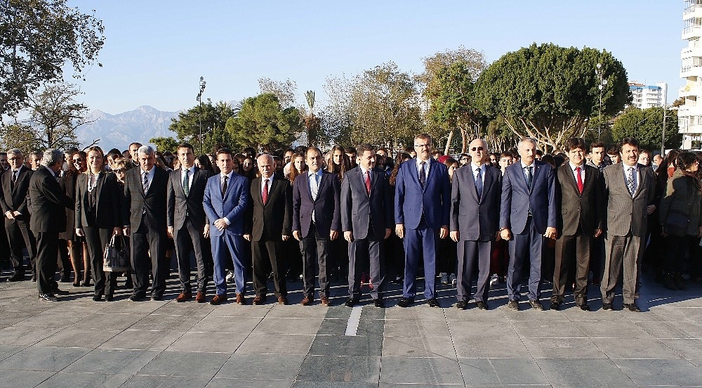 Antalya'da Öğretmenler Günü kutlaması