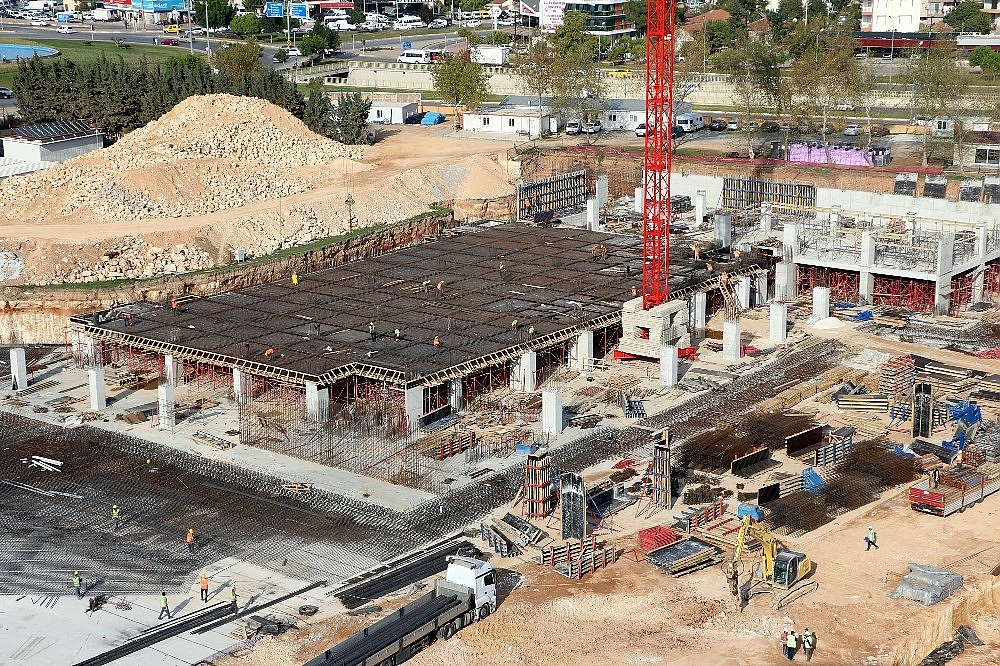 Antalya'nın en büyük camisinde çalışmalar devam ediyor
