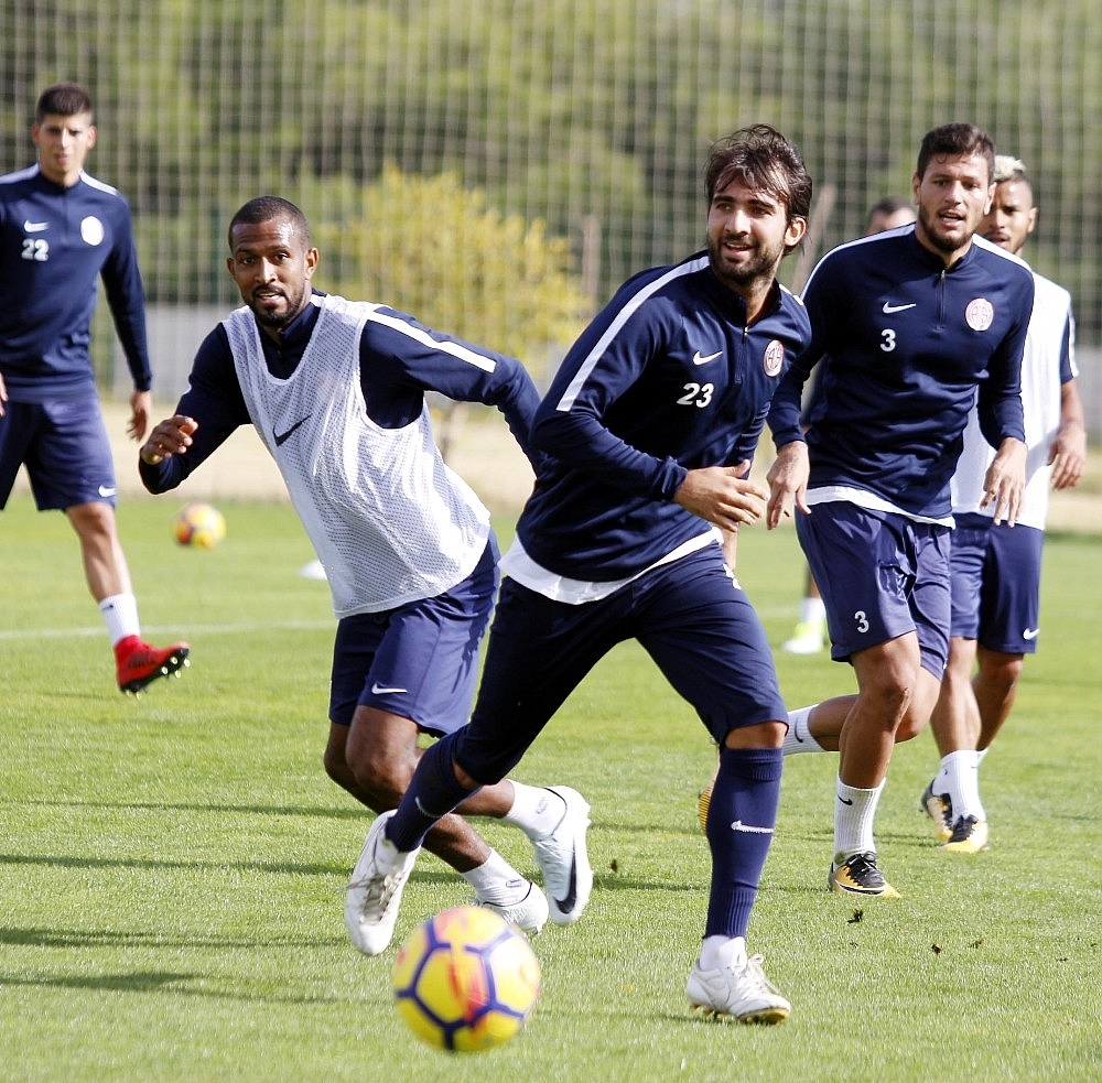 Antalyaspor'da neşeli antrenman
