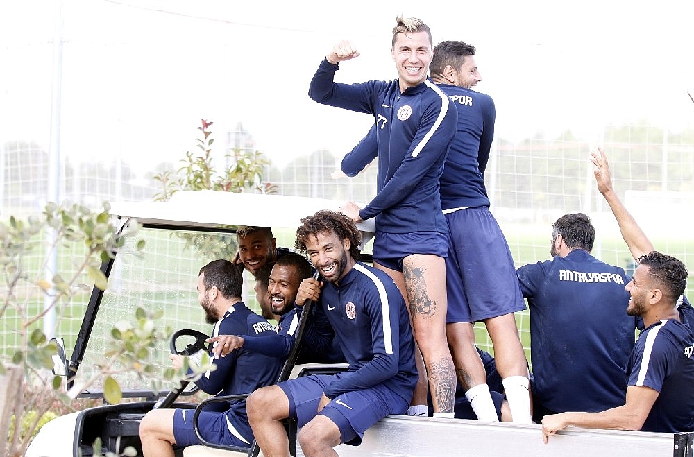 Antalyaspor'da neşeli antrenman