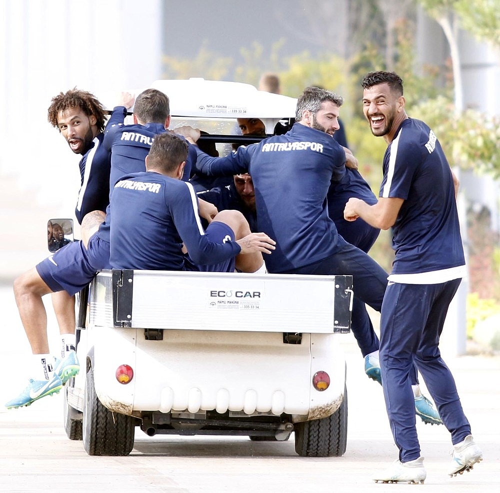 Antalyaspor'da neşeli antrenman