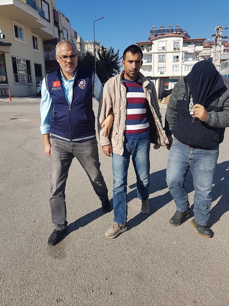 Aranan uyuşturucu tacirleri Manavgat'ta yakalandı!