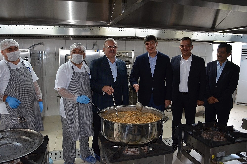 Büyükşehir, Alanya'da vatandaşın yüzünü güldürüyor