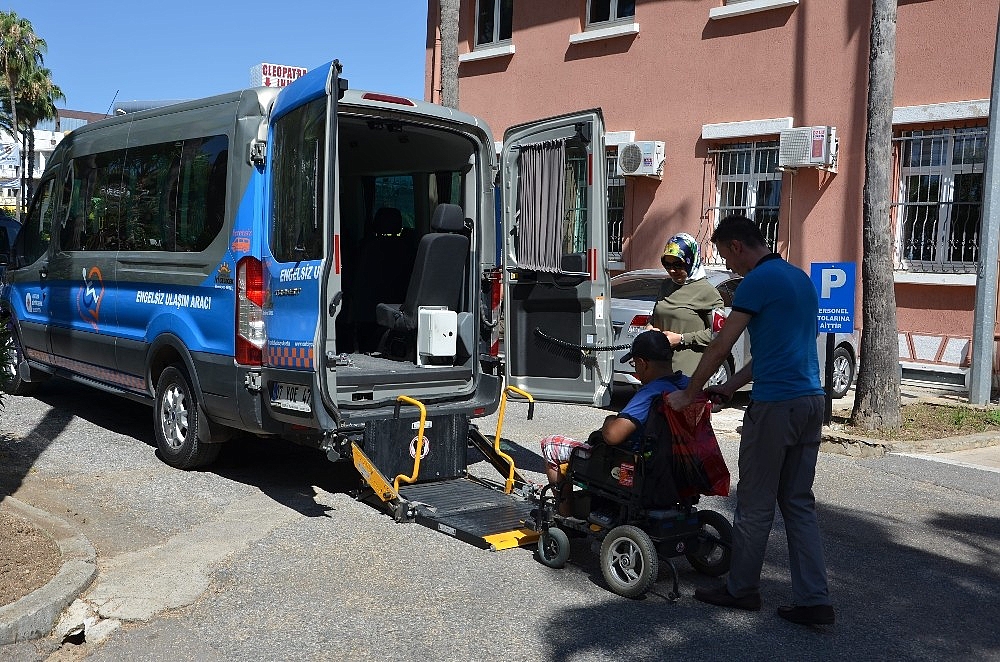 Büyükşehir, Alanya'da vatandaşın yüzünü güldürüyor