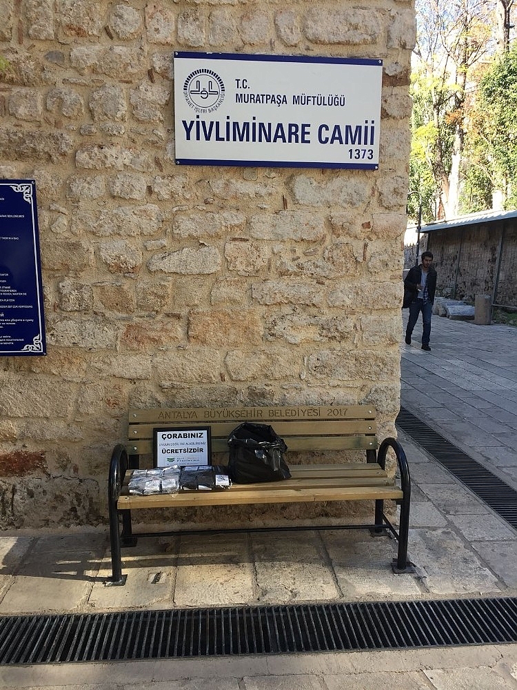 Camide isteyene "Ücretsiz Çorap Uygulaması"