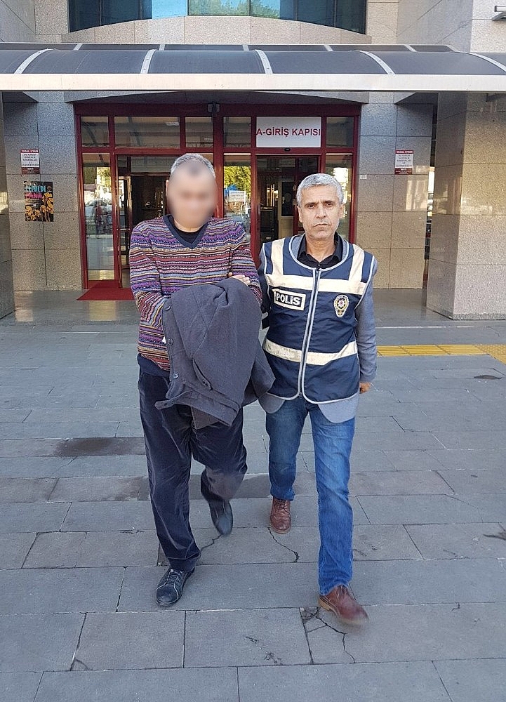 Fuhuştan aranan 2 kişiyi yakalandı!